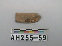 藏品(灰色細砂陶器殘件)的圖片